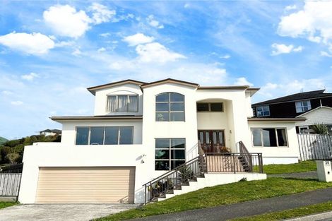 Photo of property in 26 Tamworth Crescent, Newlands, Wellington, 6037