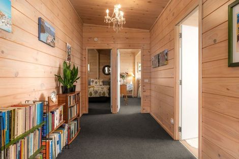 Photo of property in 8 Ngarimu Heights Row, Ngarimu Bay, Thames, 3575