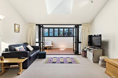 Photo of property in Courtenay Mews Apartments, 18/14u Alpha Street, Te Aro, Wellington, 6011