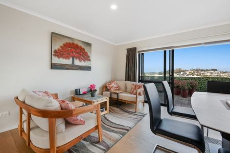 Photo of property in 16 Seamount Drive, Red Beach, 0932