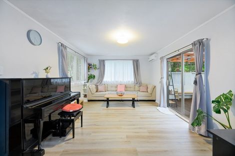 Photo of property in 31 Glenbervie Crescent, Massey, Auckland, 0614