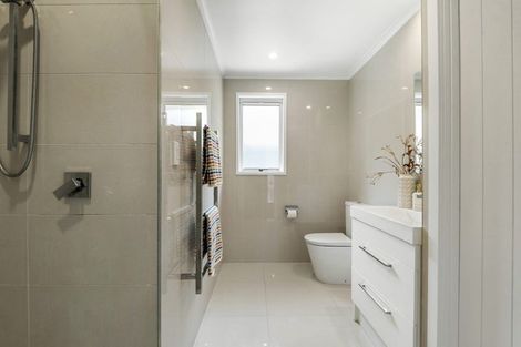 Photo of property in 15 Rangi Avenue, Schnapper Rock, Auckland, 0632