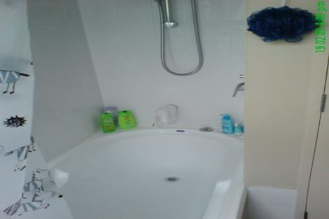 Photo of property in 22 George Deane Place, Greenhithe, Auckland, 0632