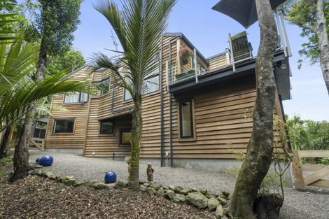 Photo of property in 1 Kakariki Grove, Waikanae, 5036