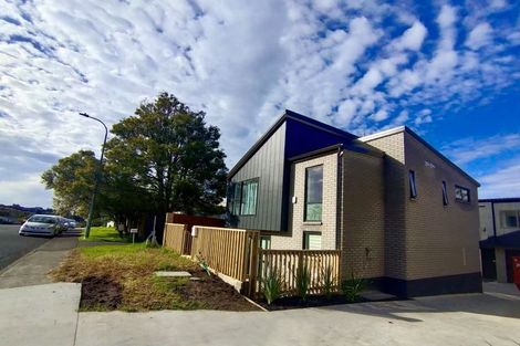 Photo of property in 43d West Harbour Drive, West Harbour, Auckland, 0618