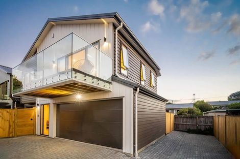 Photo of property in 3b Dawnhaven Drive, Te Atatu Peninsula, Auckland, 0610