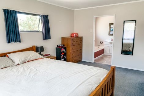 Photo of property in 1 Monarch Grove, Maoribank, Upper Hutt, 5018