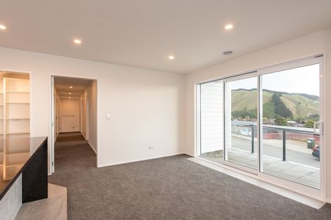 Photo of property in 103 Kakariki Grove, Waikanae, 5036