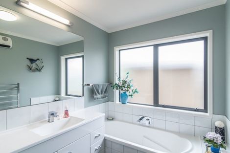 Photo of property in 6 Matuhi Street, Waikanae, 5036