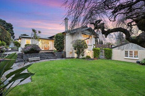 Photo of property in 384 Devonport Road, Tauranga South, Tauranga, 3112