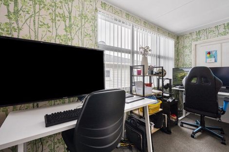 Photo of property in 3 Blenheim Place, Vogeltown, New Plymouth, 4310