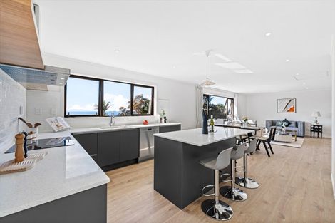 Photo of property in 2/14 Clifton Road, Waiake, Auckland, 0630