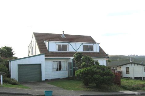 Photo of property in 5b Sunhaven Drive, Newlands, Wellington, 6037