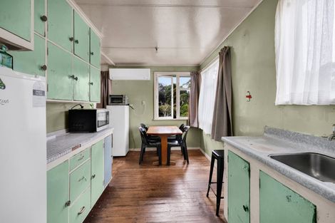 Photo of property in 13 Wiremu Place, Blagdon, New Plymouth, 4310