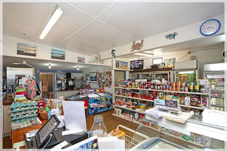 Photo of property in 5 Ripa Street, Tangimoana, 4822