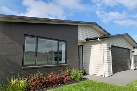 Photo of property in 34 Waituarua Drive, Takanini, 2112