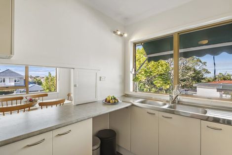 Photo of property in 33 Eversleigh Road, Belmont, Auckland, 0622