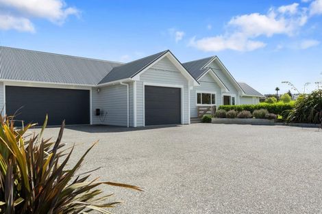 Photo of property in 1777 State Highway 16, Helensville, 0875