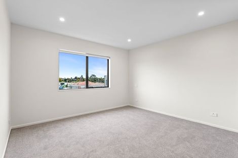 Photo of property in 28 Viridian Avenue, Rosehill, 2113