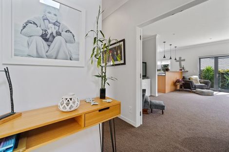 Photo of property in 7u3 Court Road, Tawa, Wellington, 5028