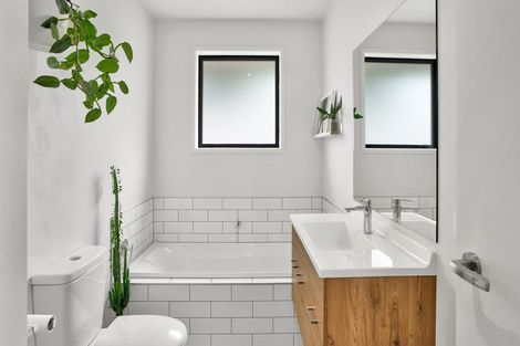 Photo of property in 1a Mount View Place, Spotswood, New Plymouth, 4310