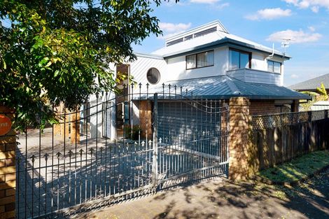 Photo of property in 6 Glucina Avenue, West Harbour, Auckland, 0618