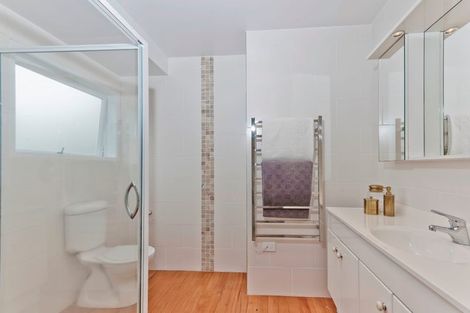 Photo of property in 51 Cambridge Road, Riverhead, 0820