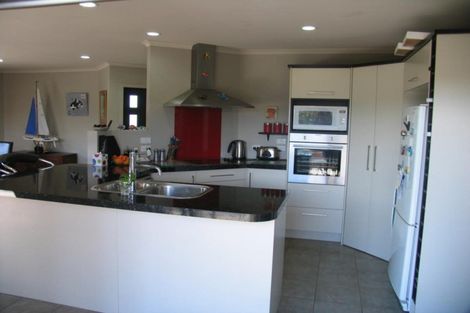 Photo of property in 9 Dotterel Place, Whitianga, 3510