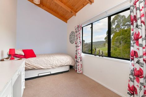 Photo of property in 2 Pineview Lane, Helensville, 0875