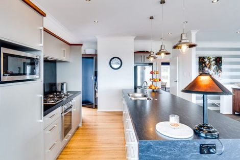Photo of property in 14 Havelock Road, Hospital Hill, Napier, 4110