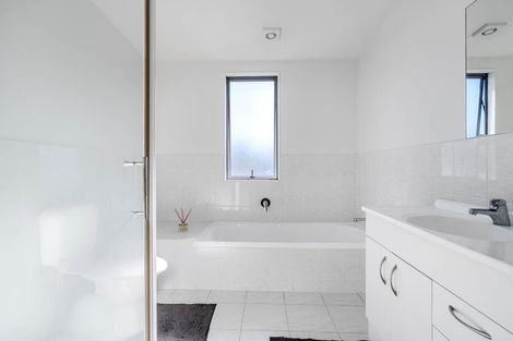 Photo of property in 26/3 Hulme Place, Henderson, Auckland, 0612