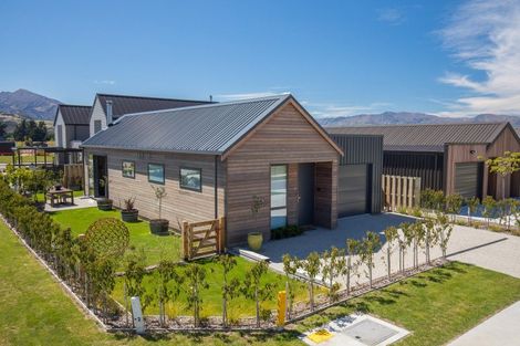 Photo of property in 36 Obelisk Street, Wanaka, 9305