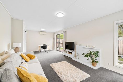 Photo of property in 27 Tuirau Place, Ilam, Christchurch, 8041