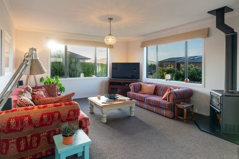 Photo of property in 18 Takahe Drive, Paraparaumu Beach, Paraparaumu, 5032