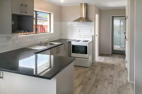 Photo of property in 2/54 Stanaway Street, Hillcrest, Auckland, 0627