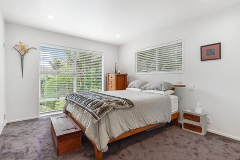 Photo of property in 58 Laingholm Drive, Laingholm, Auckland, 0604