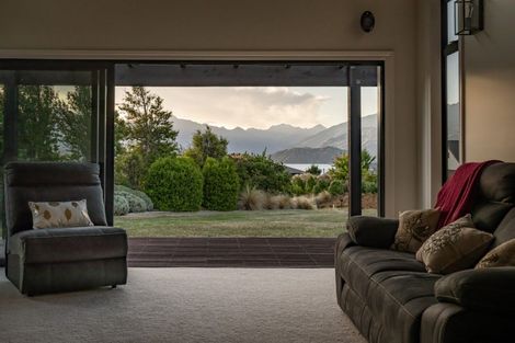 Photo of property in 10 Minaret Ridge, Wanaka, 9305
