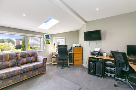 Photo of property in 19 Molyneux Close, Whitby, Porirua, 5024