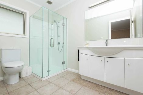 Photo of property in 7 Magilligan Close, East Tamaki Heights, Auckland, 2016