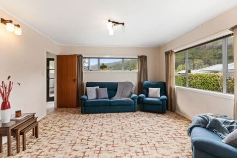 Photo of property in 18 Heath Street, Wainuiomata, Lower Hutt, 5014