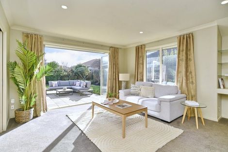 Photo of property in 8 Ross Place, Northwood, Christchurch, 8051