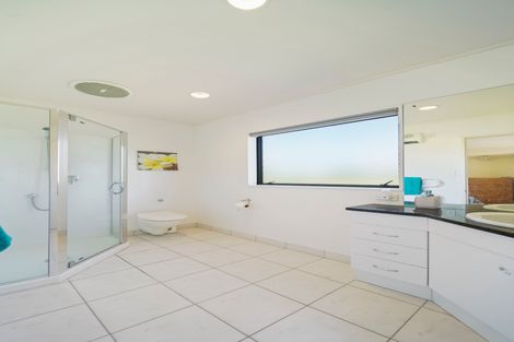 Photo of property in 93a Botany Road, Botany Downs, Auckland, 2010