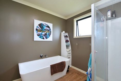 Photo of property in 176 Seaward Road, Edendale, 9825