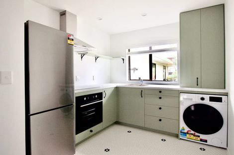 Photo of property in 2/708 Swanson Road, Swanson, Auckland, 0612