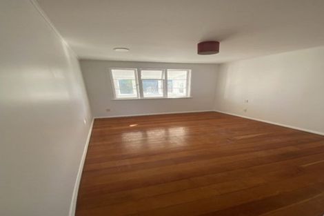 Photo of property in 20 Craigbank Avenue, New Lynn, Auckland, 0600