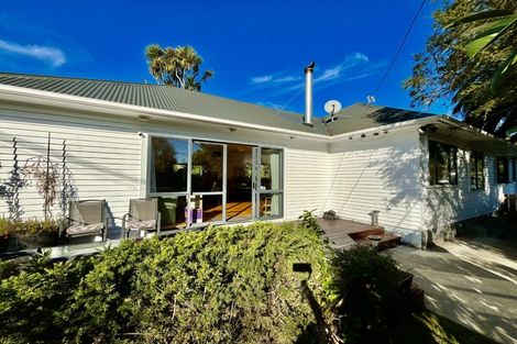 Photo of property in 6 Armstrong Avenue, Saint Martins, Christchurch, 8022