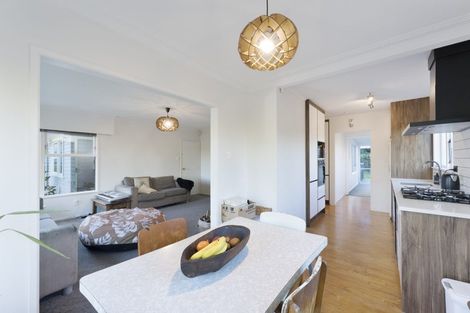 Photo of property in 60 Hilling Street, Titirangi, Auckland, 0604