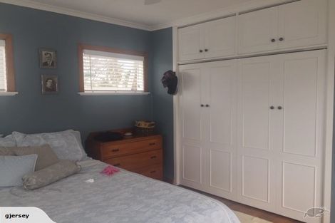 Photo of property in 10 Helga Crescent, Te Atatu Peninsula, Auckland, 0610