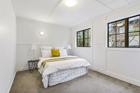 Photo of property in 7 Glen Vista Place, Bayview, Auckland, 0629