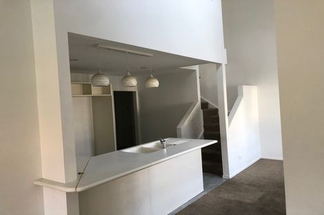 Photo of property in 25 Montilla Place, Manurewa, Auckland, 2102
